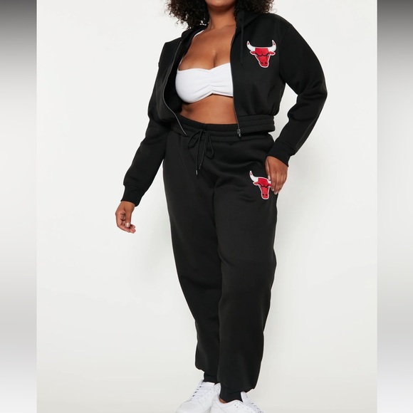 Bulls Cropped Zip Hoodie - Picture 2 of 4